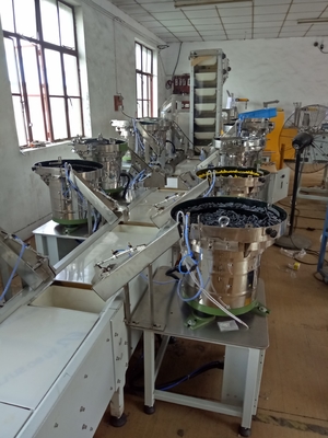 Mesin pengemasan pengikat untuk produksi rivet skala besar dan produksi volume tinggi