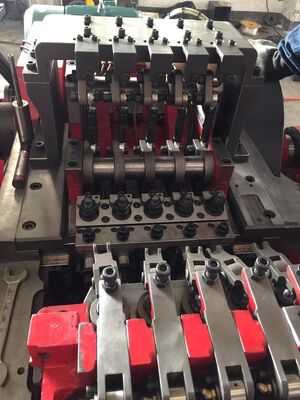 Mesin Cold Heading Blind Rivet Merek DURA Mesin Pembuat Rivet 380V Akurasi Tinggi untuk Baja Tahan Karat Tipe 5-die 5-tiup