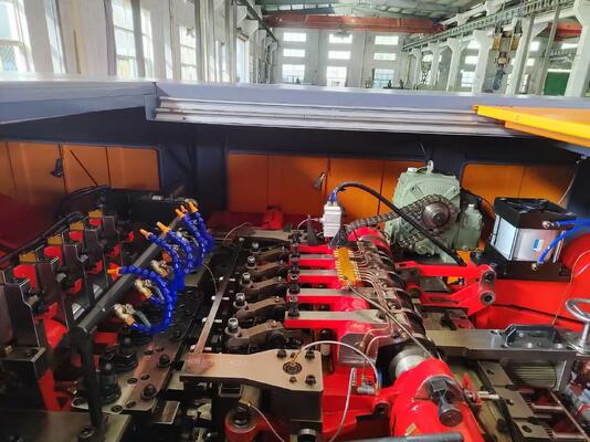 Mesin Cold Heading Blind Rivet Merek DURA Mesin Pembuat Rivet 380V Akurasi Tinggi untuk Baja Tahan Karat Tipe 5-die 5-tiup
