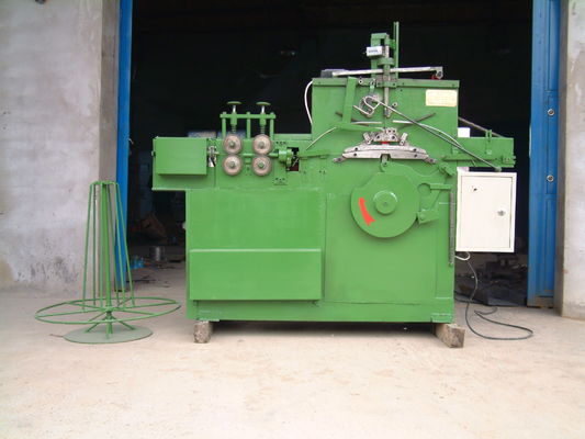 Mesin pembuatan gantungan kawat otomatis siap ekspor dengan kemasan yang sesuai dengan ISPM 15 dan pengiriman cepat 10 hari untuk produksi 27-30 pcs / min